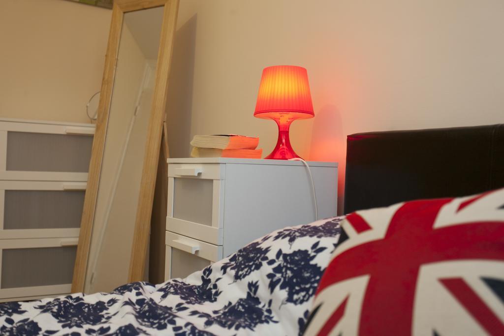 Victoria Centre Apartments In The Victoria Centre Shopping Centre - Nottingham City Centre - 24 Hour Access - Most Central Location, Kitchen - Sunday Check-Out 1Pm - Opposite Hilton By Restaurants & Shops - Outdoor Parking Cars Or Vans Five Pounds A מראה חיצוני תמונה