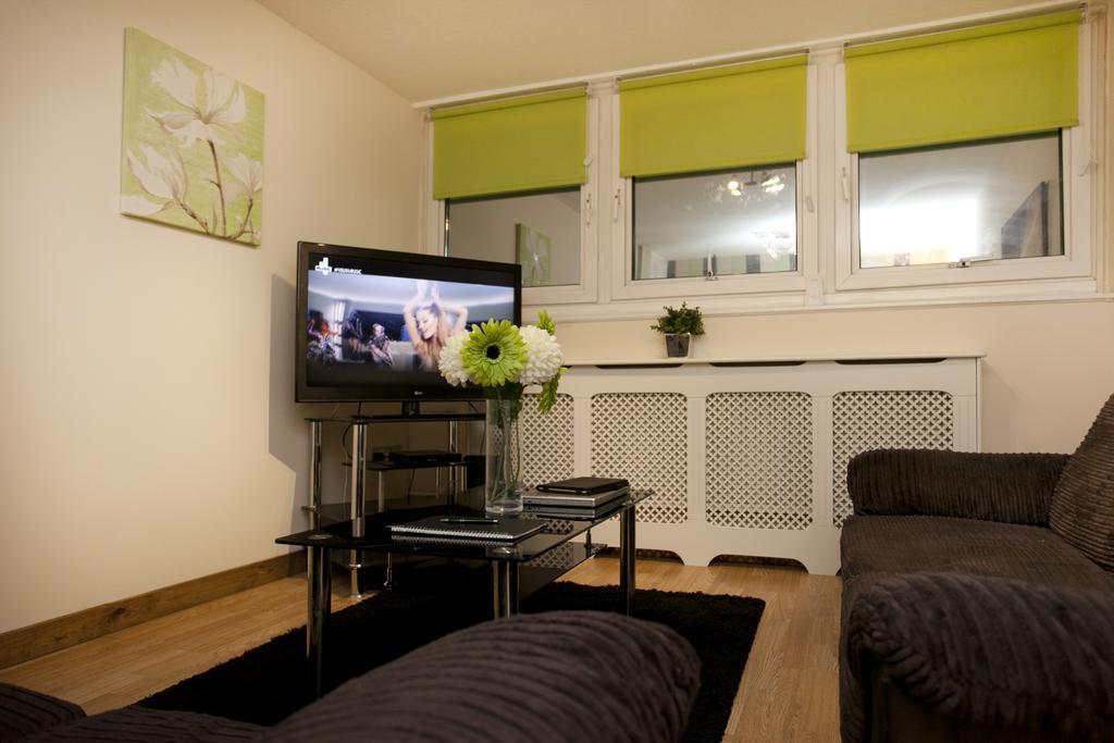 Victoria Centre Apartments In The Victoria Centre Shopping Centre - Nottingham City Centre - 24 Hour Access - Most Central Location, Kitchen - Sunday Check-Out 1Pm - Opposite Hilton By Restaurants & Shops - Outdoor Parking Cars Or Vans Five Pounds A מראה חיצוני תמונה