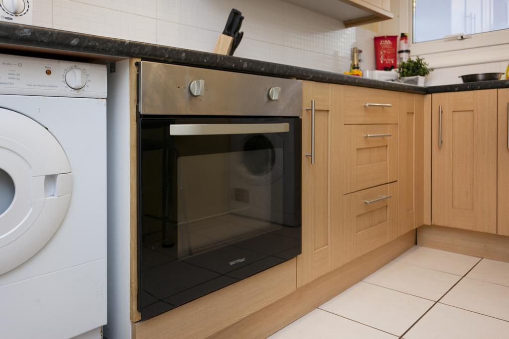 Victoria Centre Apartments In The Victoria Centre Shopping Centre - Nottingham City Centre - 24 Hour Access - Most Central Location, Kitchen - Sunday Check-Out 1Pm - Opposite Hilton By Restaurants & Shops - Outdoor Parking Cars Or Vans Five Pounds A מראה חיצוני תמונה
